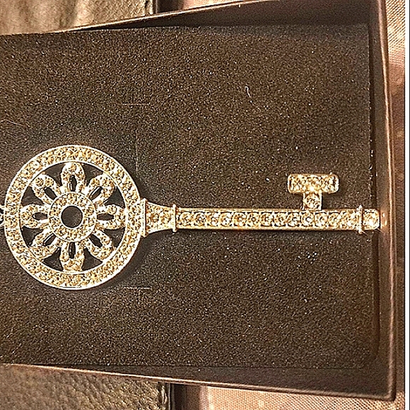 NEW Silver Key Crystal rhinestone Pendant Necklace 18"-22" Chain Zirconia NWT - Picture 6 of 9